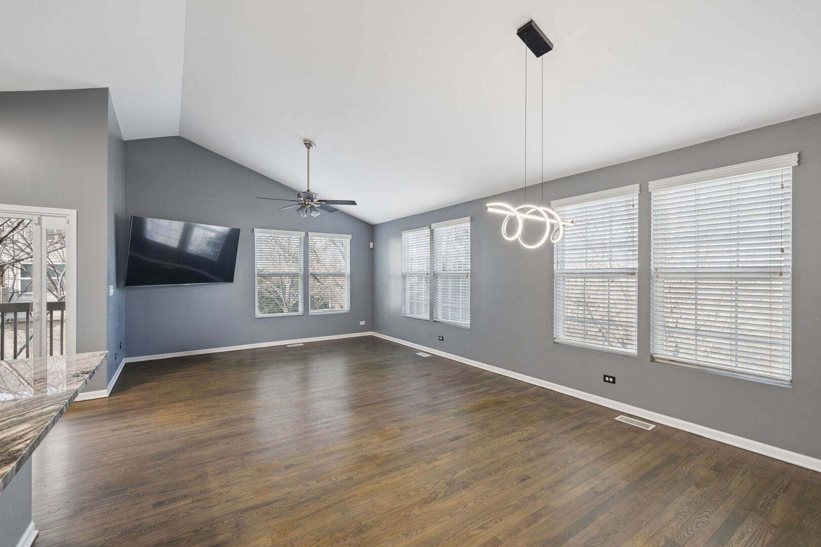 460 Valentine Way, Oswego, IL 60543