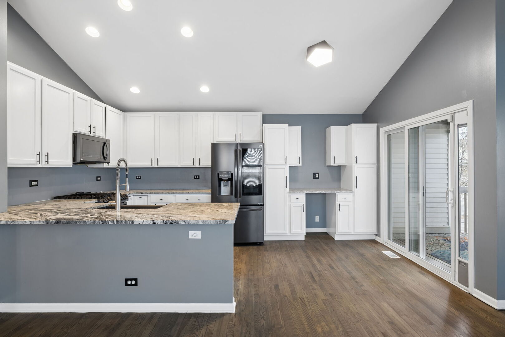 460 Valentine Way, Oswego, IL 60543