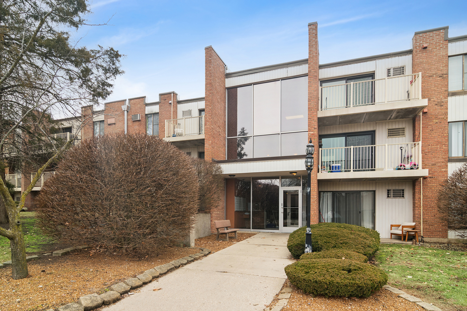 300 W Fullerton Avenue #320, Addison, IL 60101
