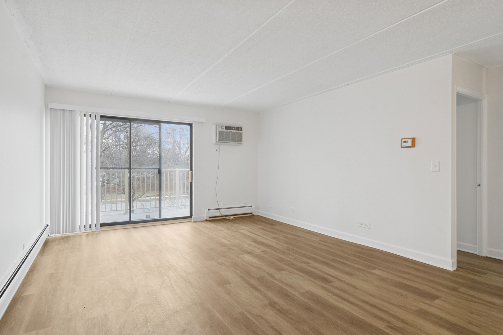 300 W Fullerton Avenue #320, Addison, IL 60101