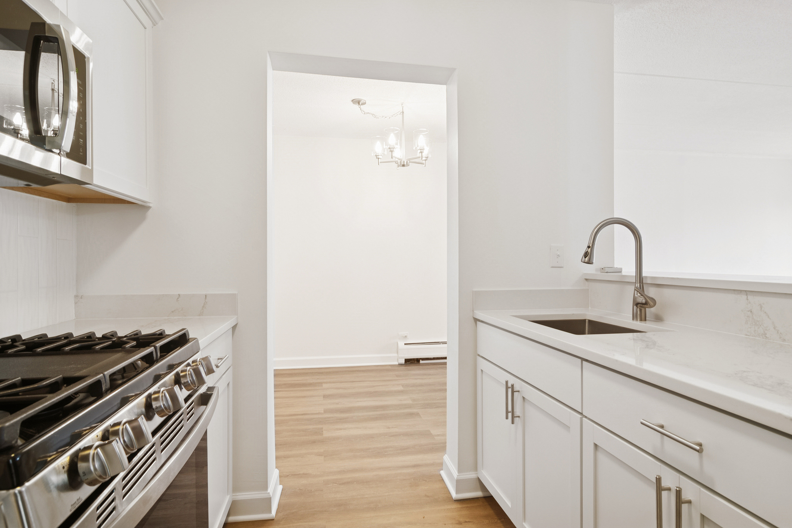 300 W Fullerton Avenue #320, Addison, IL 60101