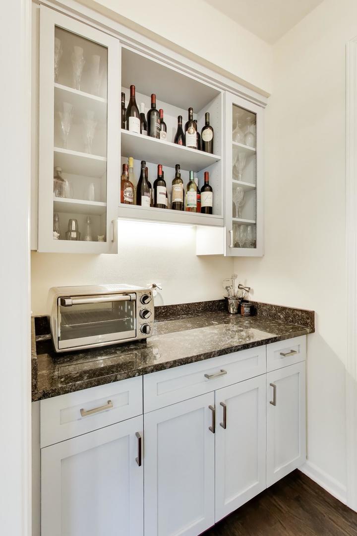 26W401 Torrey Pines Court, Winfield, IL 60190