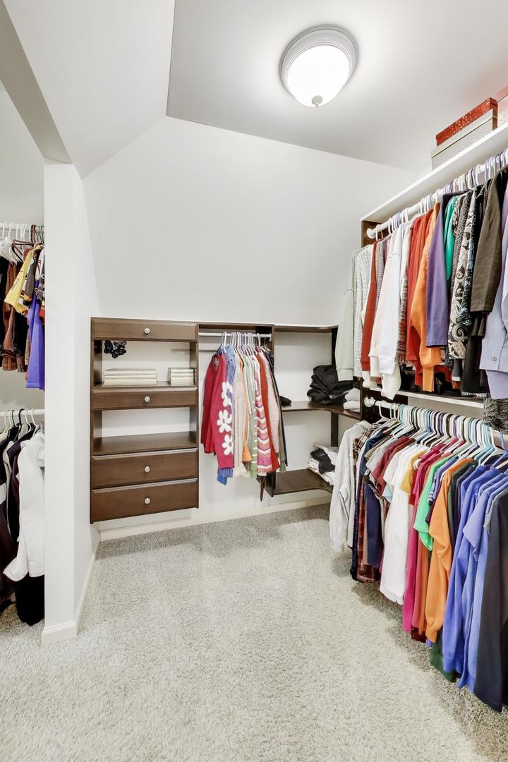 26W401 Torrey Pines Court, Winfield, IL 60190