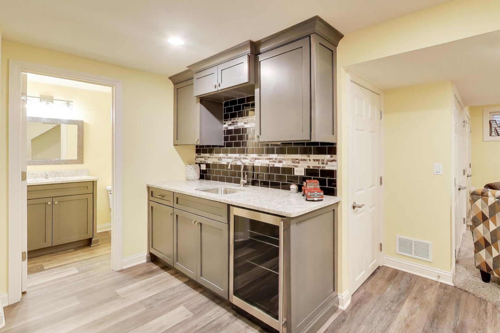 26W401 Torrey Pines Court, Winfield, IL 60190