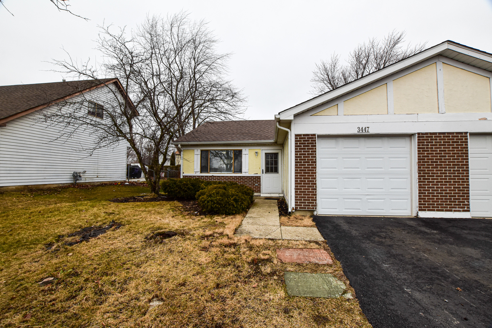 3447 FOX HILL Road #3447, Aurora, IL 60504