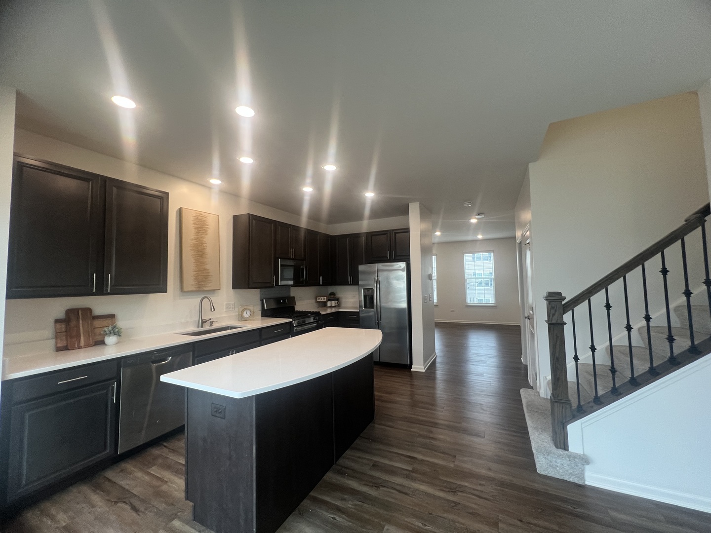 285 Lakeshore Drive, Oswego, IL 60543