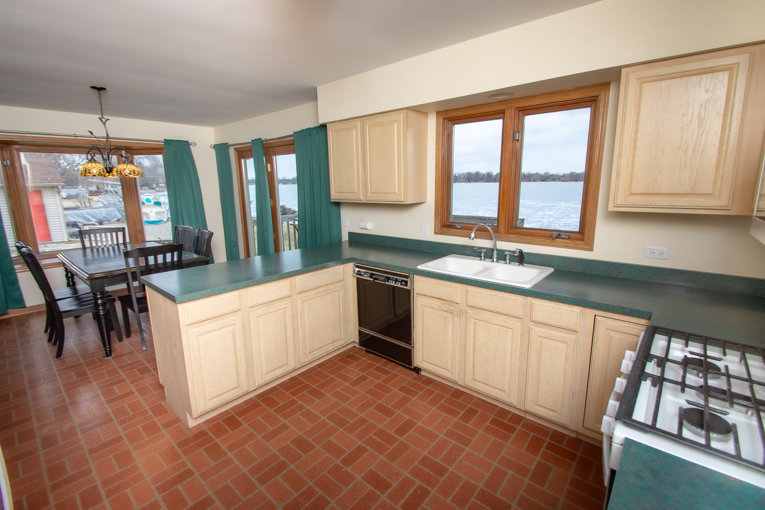 23231 W Lake Shore Drive, Antioch, IL 60002