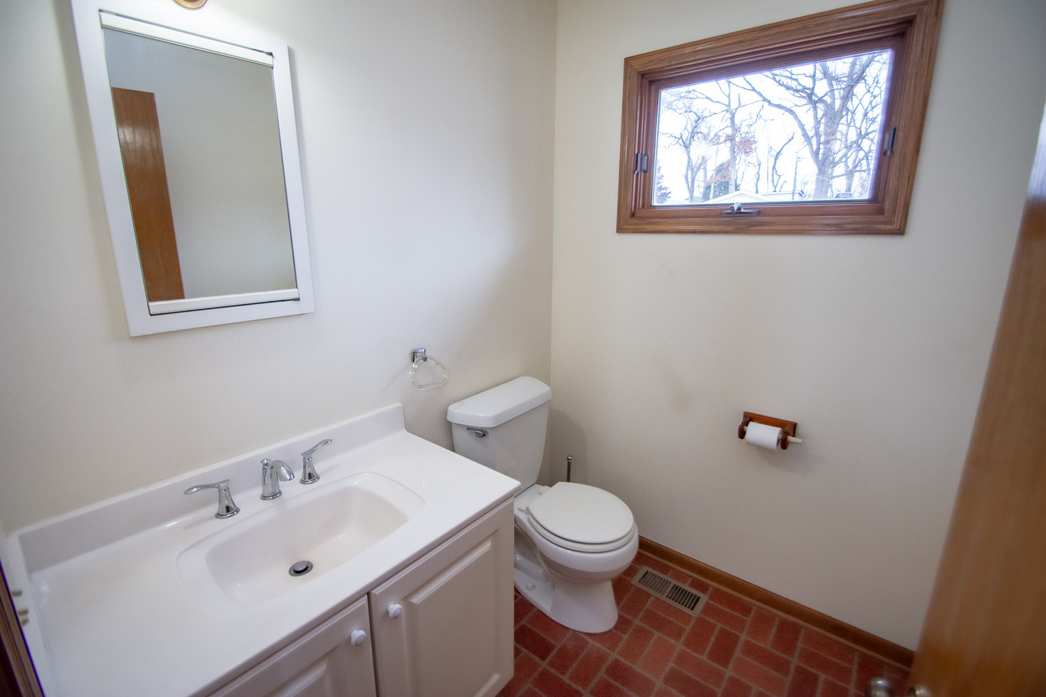 23231 W Lake Shore Drive, Antioch, IL 60002