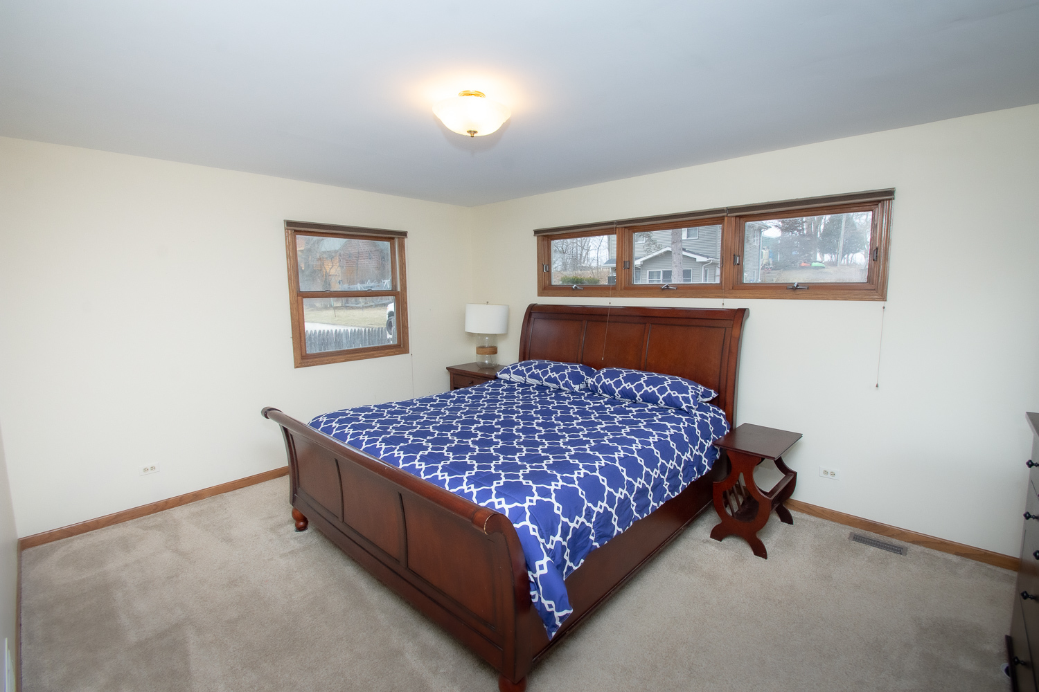 23231 W Lake Shore Drive, Antioch, IL 60002