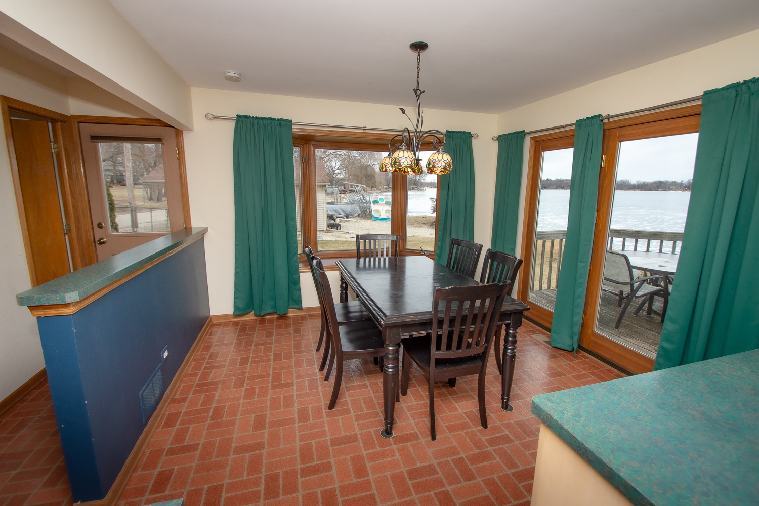 23231 W Lake Shore Drive, Antioch, IL 60002