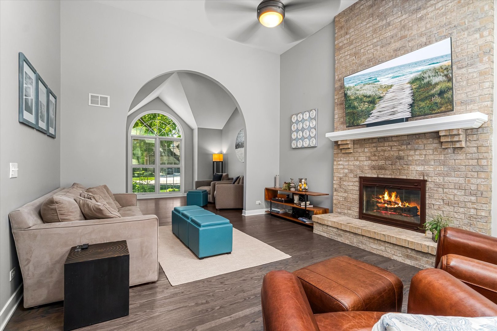 3712 Falkner Drive, Naperville, IL 60564