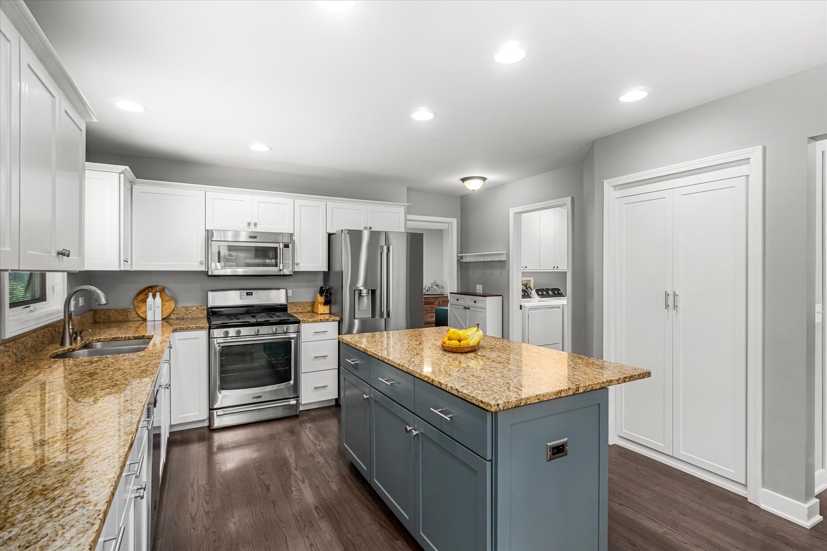 3712 Falkner Drive, Naperville, IL 60564
