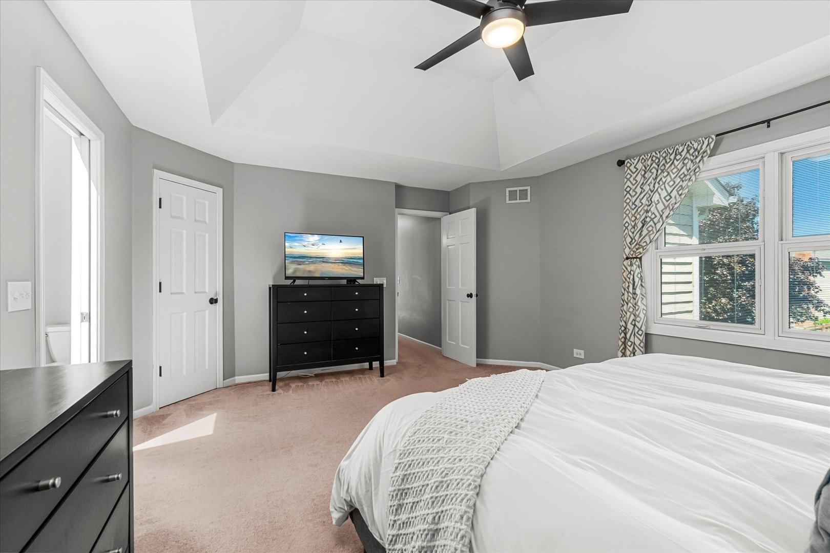 3712 Falkner Drive, Naperville, IL 60564