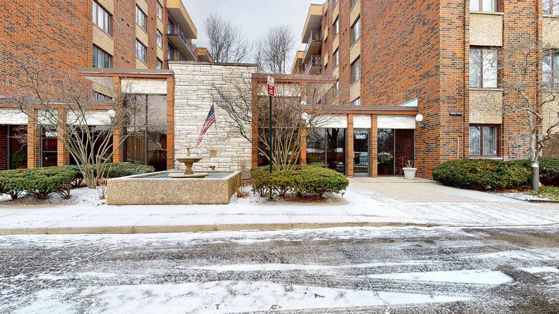 9560 Gross Point Road #404B, Skokie, IL 60076