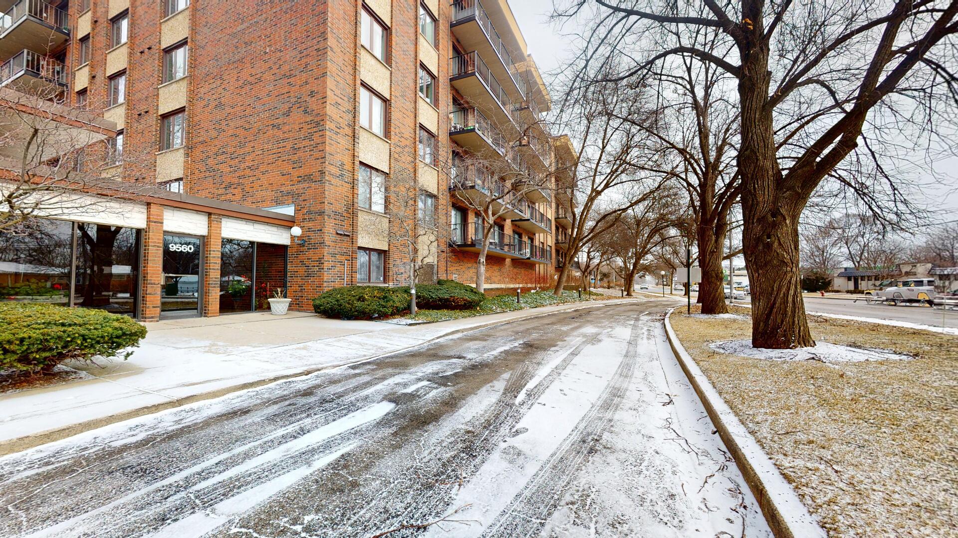 9560 Gross Point Road #404B, Skokie, IL 60076