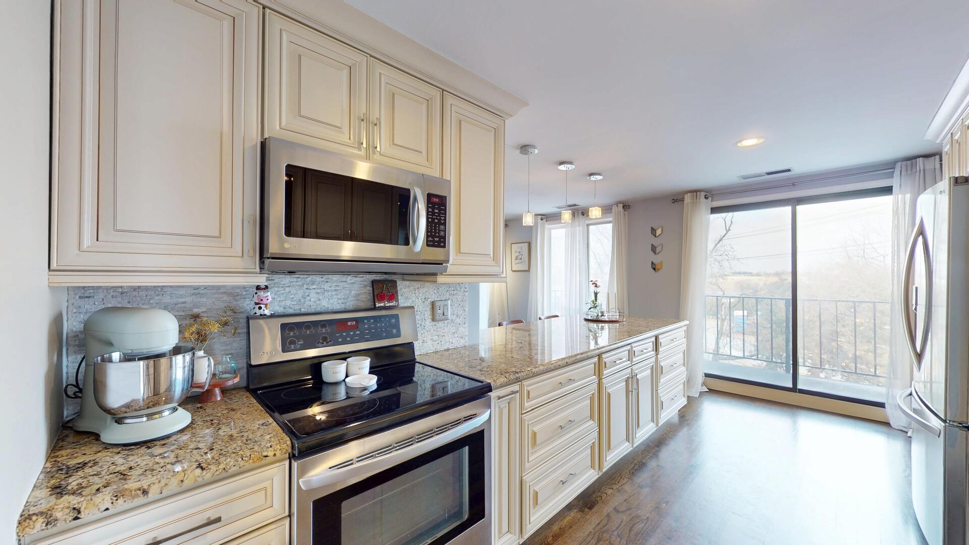 9560 Gross Point Road #404B, Skokie, IL 60076