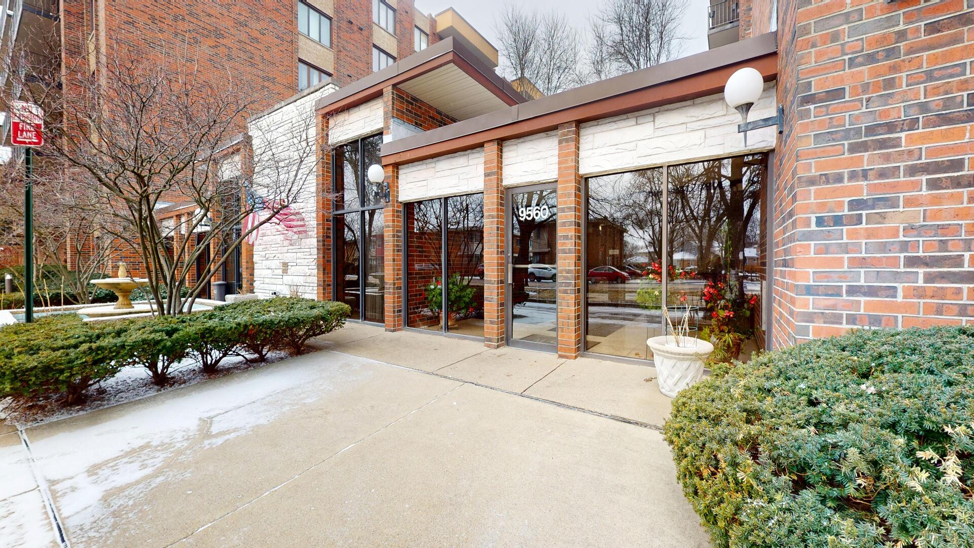 9560 Gross Point Road #404B, Skokie, IL 60076