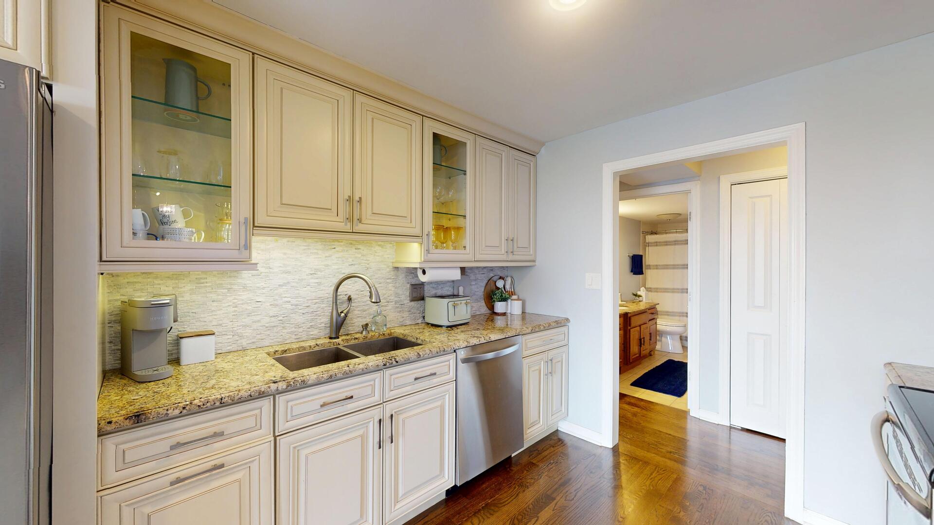 9560 Gross Point Road #404B, Skokie, IL 60076