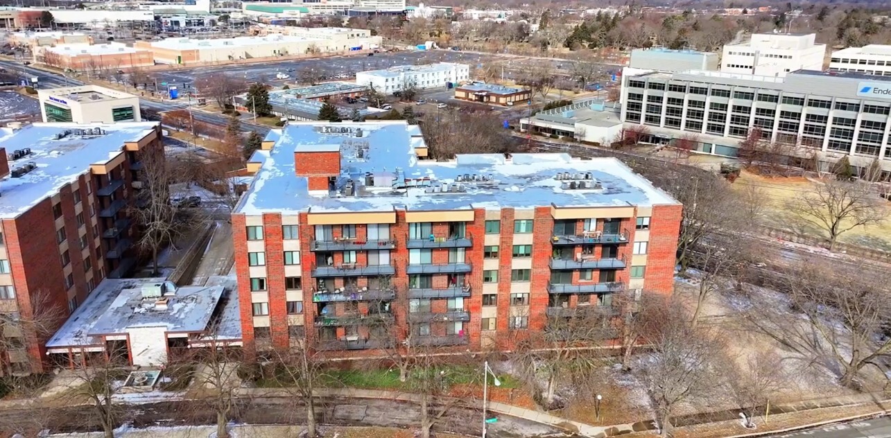 9560 Gross Point Road #404B, Skokie, IL 60076