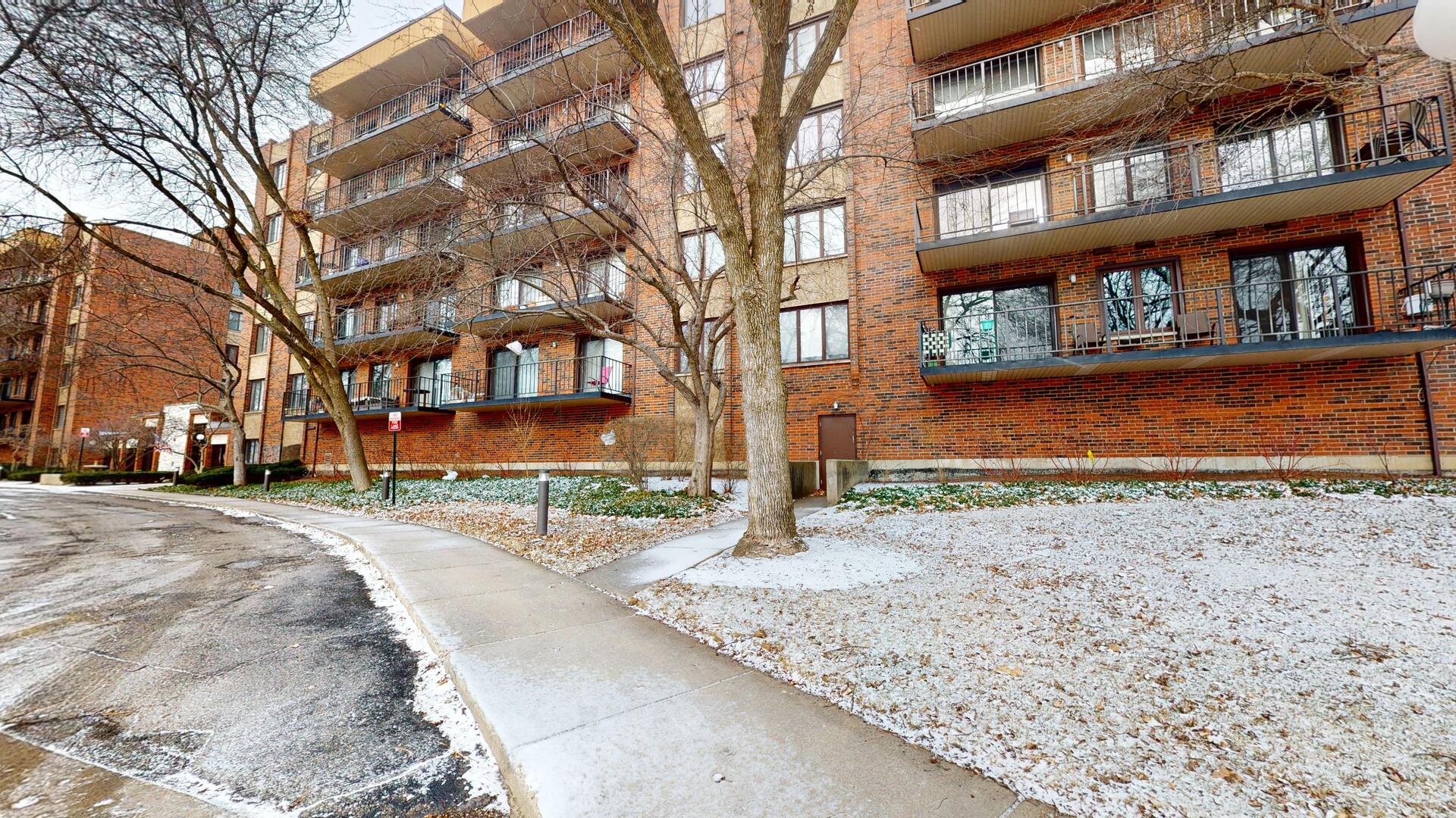 9560 Gross Point Road #404B, Skokie, IL 60076