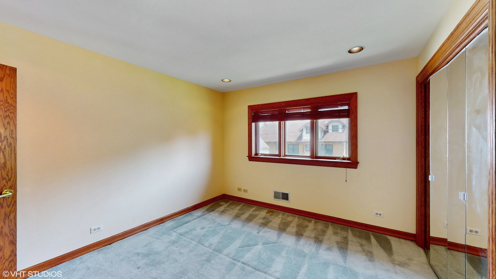 270 W Fremont Avenue, Elmhurst, IL 60126