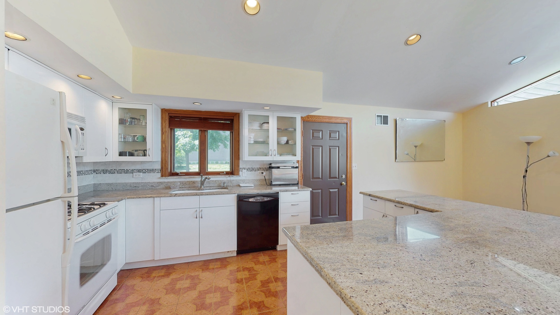 270 W Fremont Avenue, Elmhurst, IL 60126