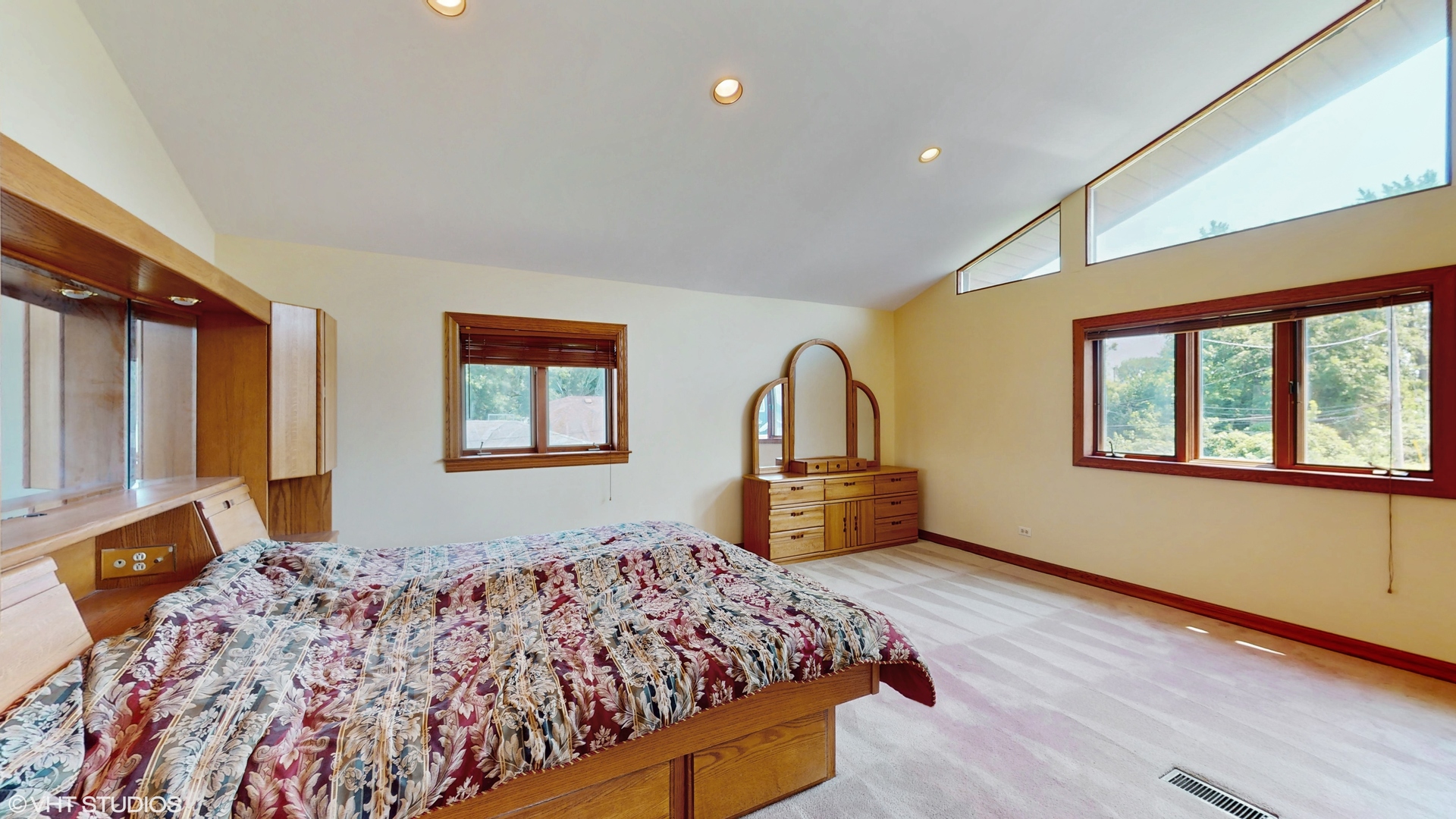 270 W Fremont Avenue, Elmhurst, IL 60126