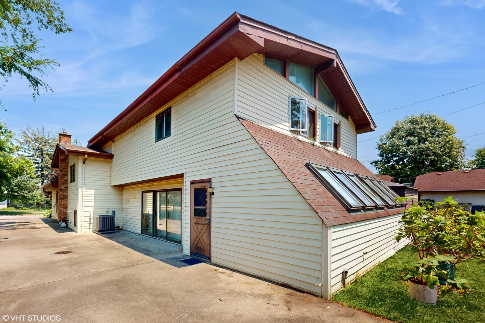 270 W Fremont Avenue, Elmhurst, IL 60126