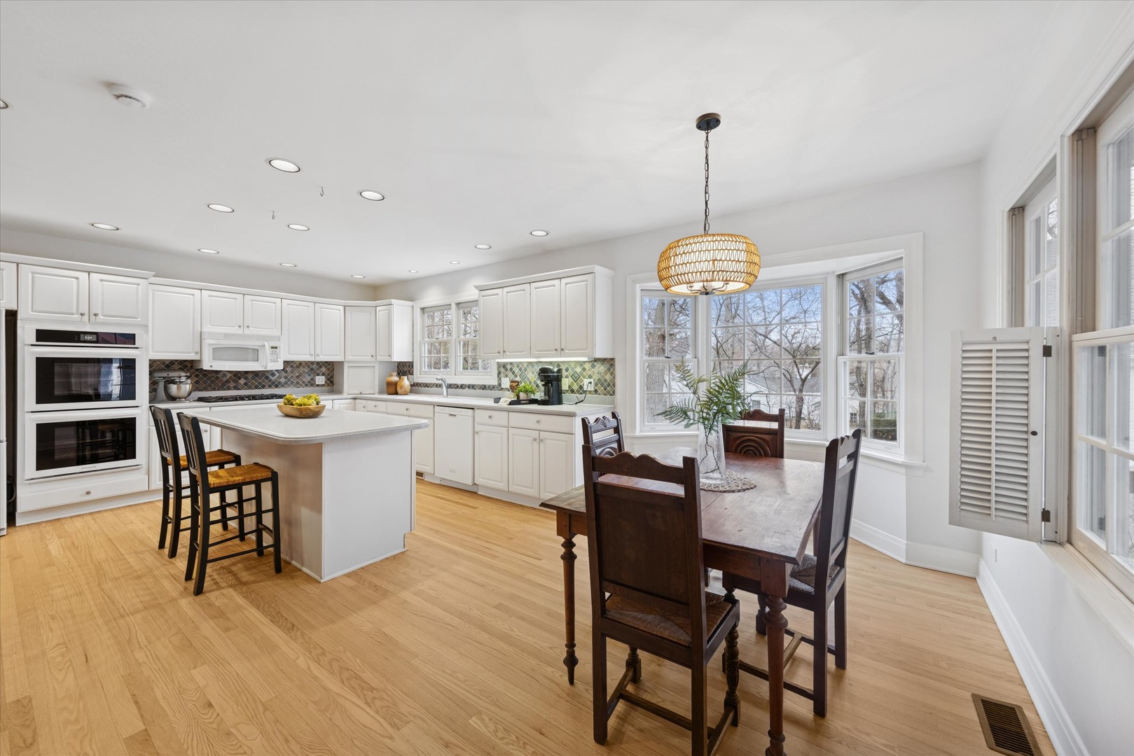 692 Chidester Street, Glen Ellyn, IL 60137