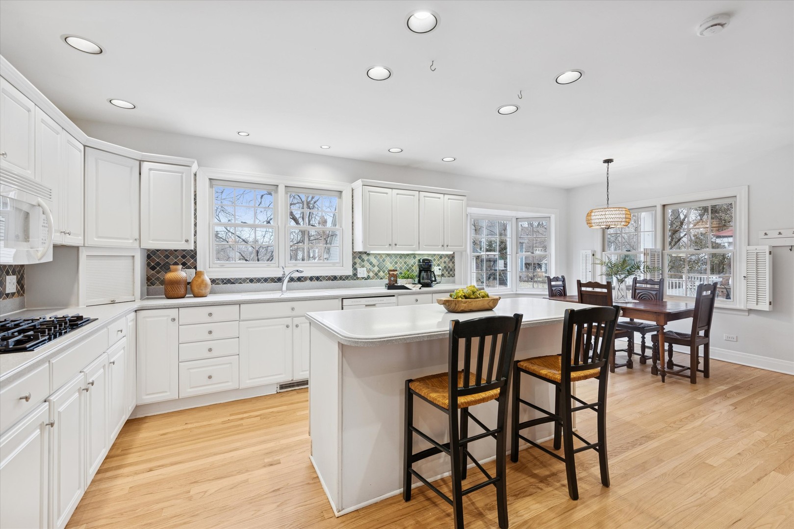 692 Chidester Street, Glen Ellyn, IL 60137