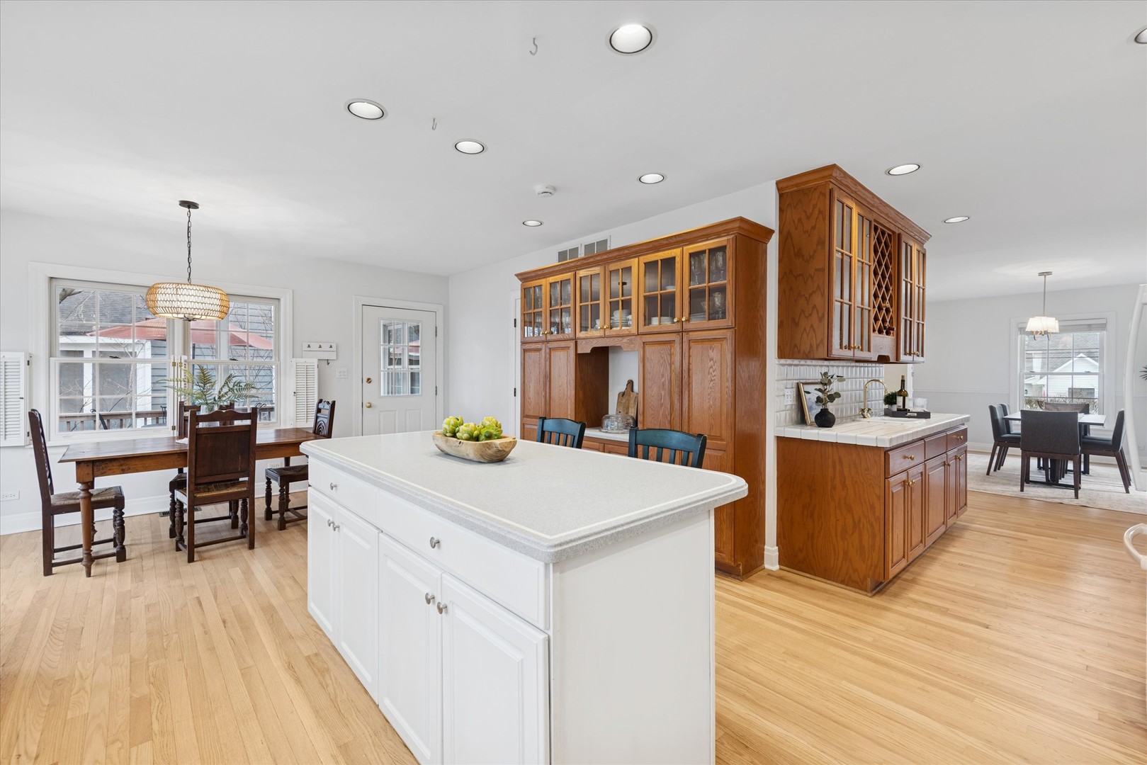 692 Chidester Street, Glen Ellyn, IL 60137