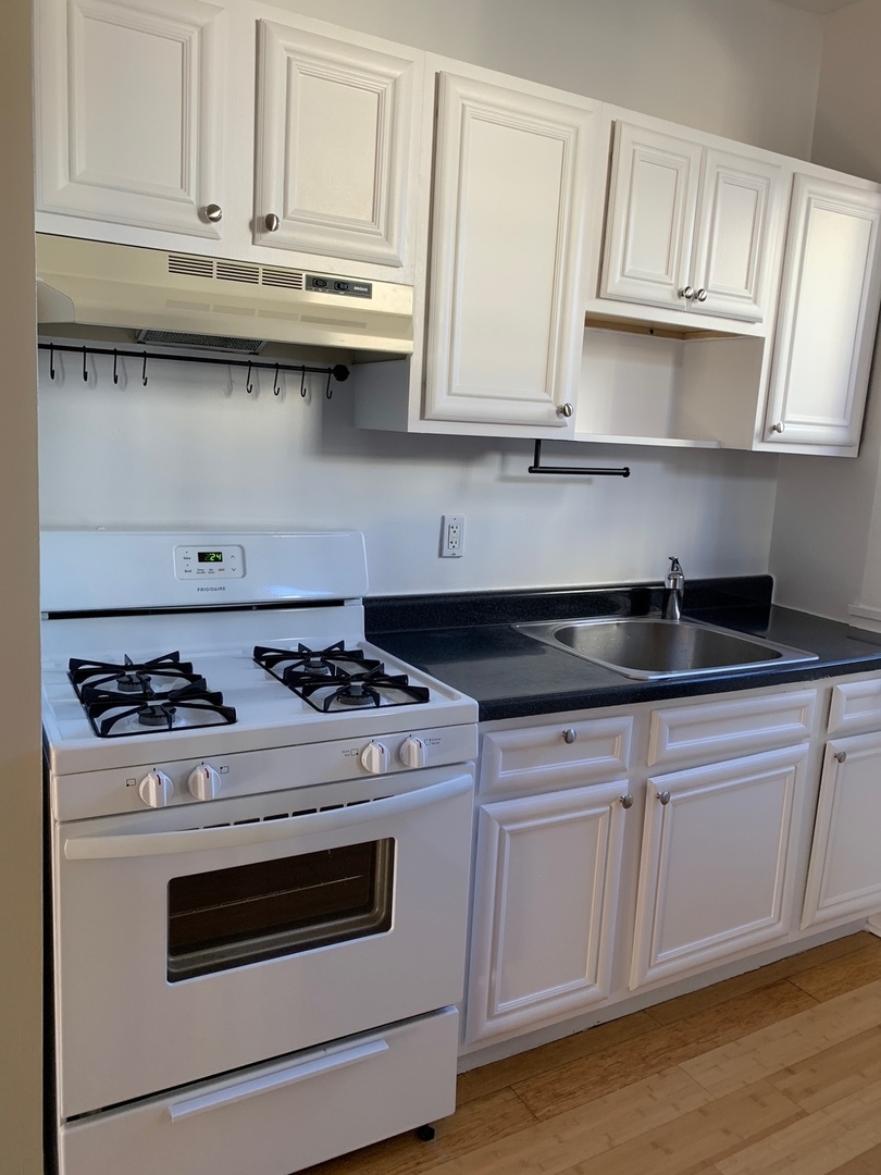 832.5 W Sunnyside Avenue #3E, Chicago, IL 60640