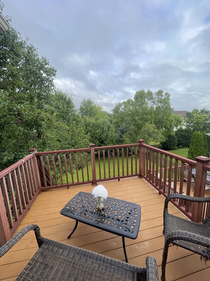 832 Deering Court, West Chicago, IL 60185