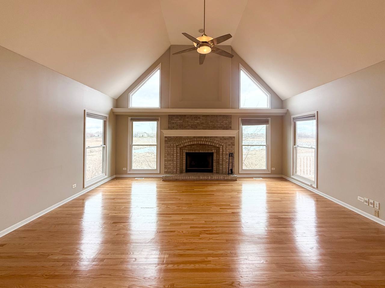 2884 Riverstone Court, Aurora, IL 60502