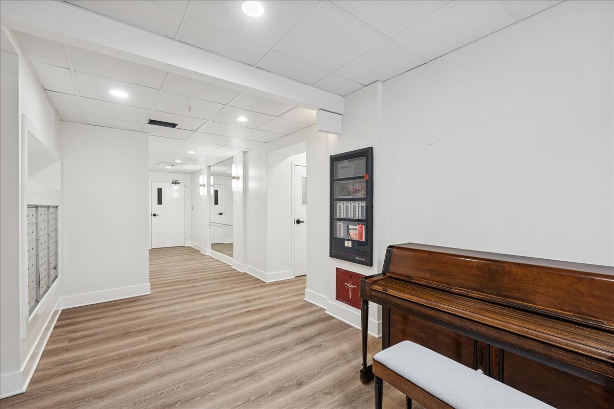 10 S Wille Street #201, Mount Prospect, IL 60056