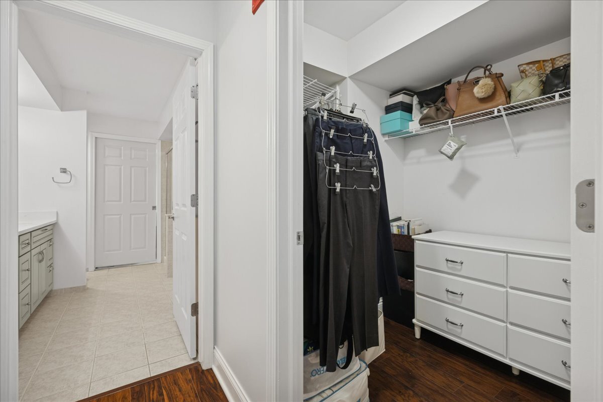 10 S Wille Street #201, Mount Prospect, IL 60056