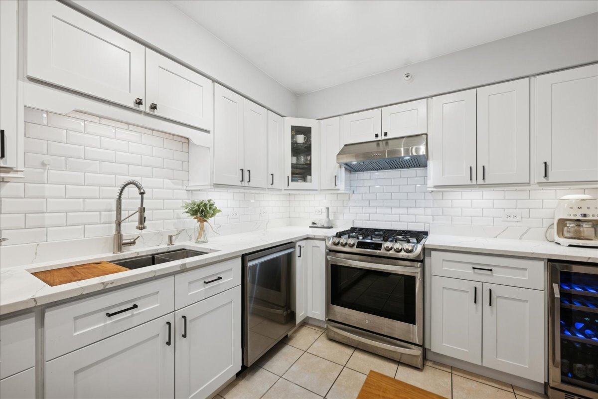 10 S Wille Street #201, Mount Prospect, IL 60056