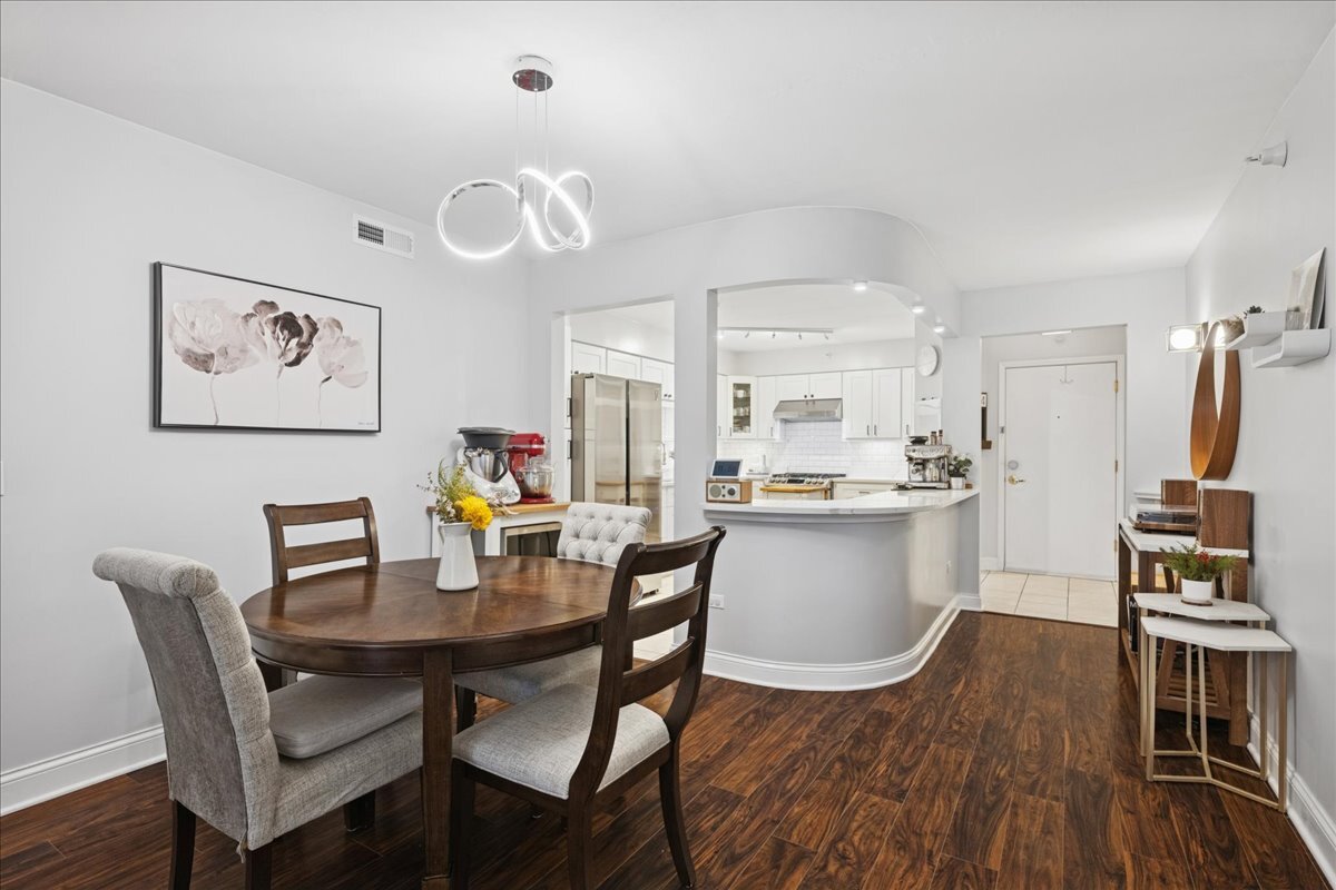 10 S Wille Street #201, Mount Prospect, IL 60056