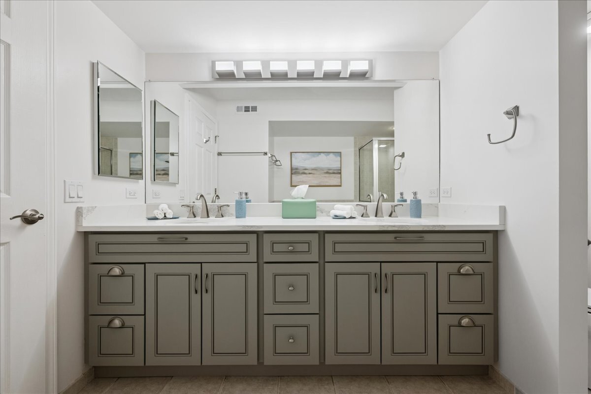 10 S Wille Street #201, Mount Prospect, IL 60056