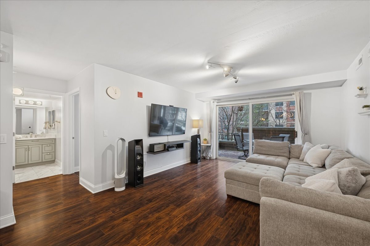 10 S Wille Street #201, Mount Prospect, IL 60056