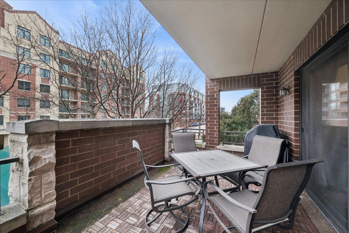 10 S Wille Street #201, Mount Prospect, IL 60056