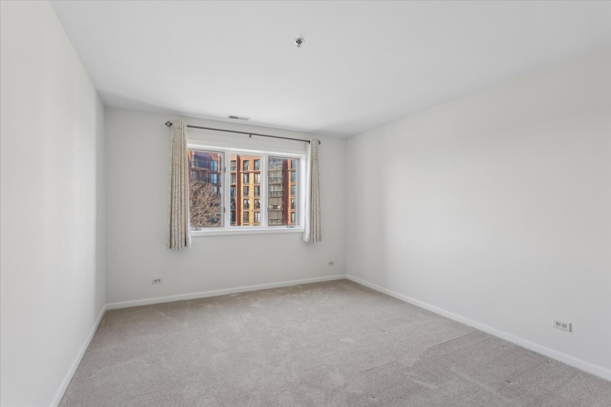 127 Acacia Circle #402, Indian Head Park, IL 60525