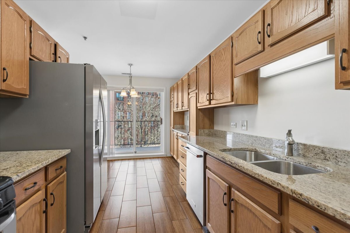 127 Acacia Circle #402, Indian Head Park, IL 60525