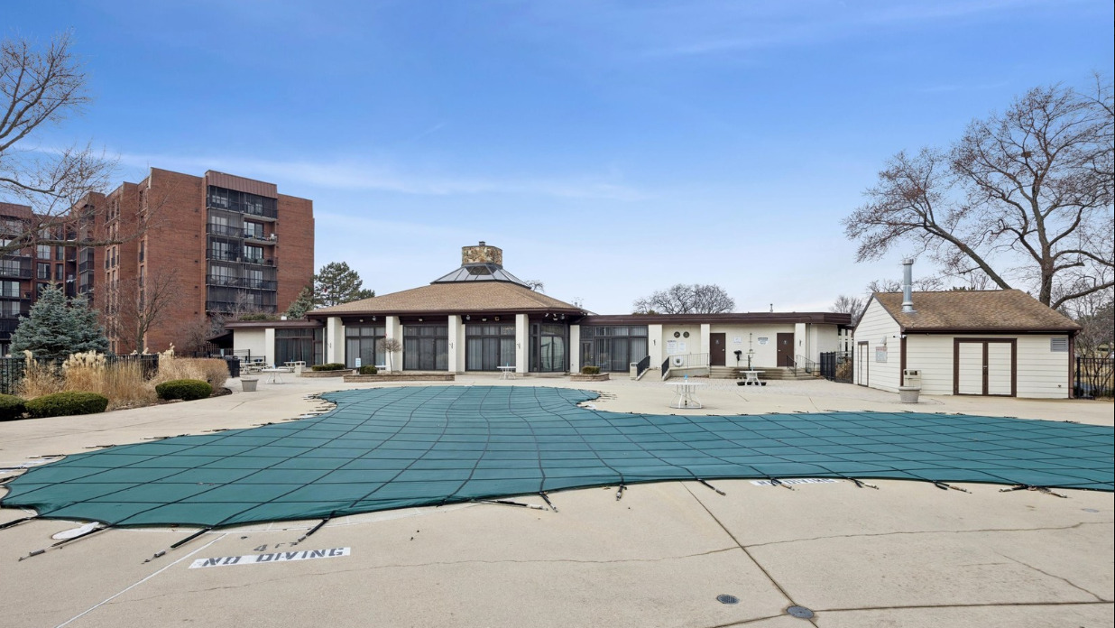 127 Acacia Circle #402, Indian Head Park, IL 60525