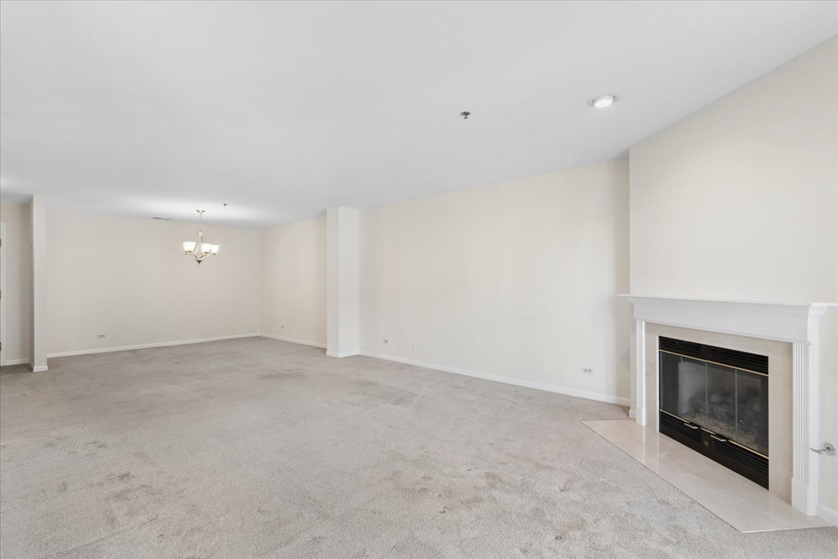 127 Acacia Circle #402, Indian Head Park, IL 60525