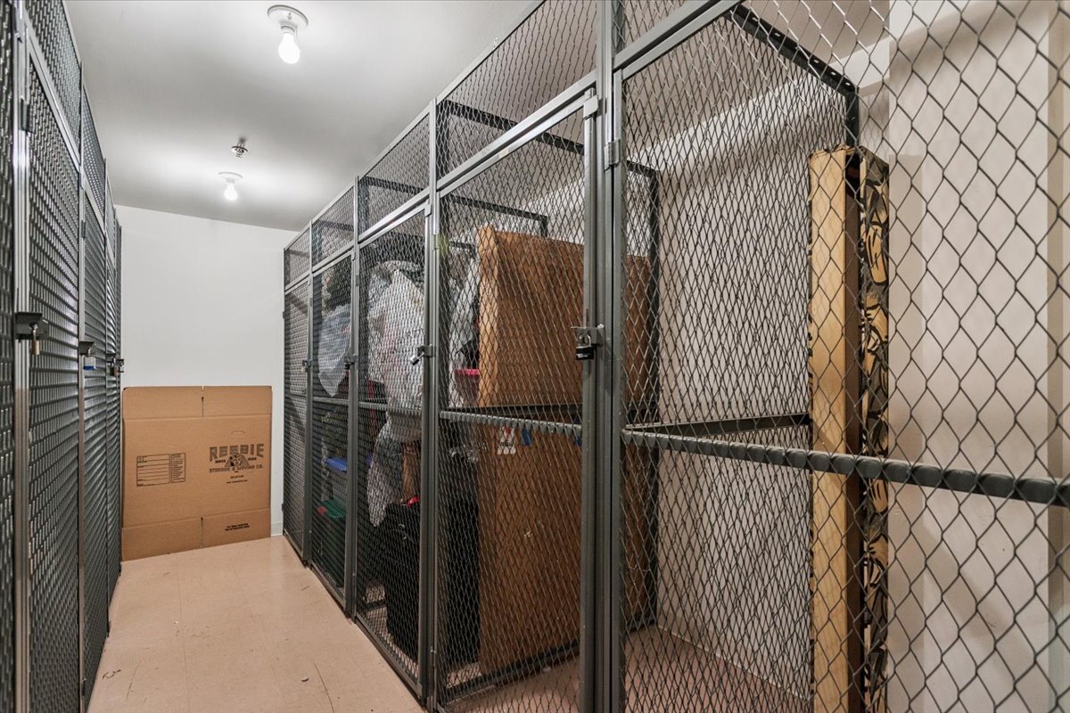 127 Acacia Circle #402, Indian Head Park, IL 60525