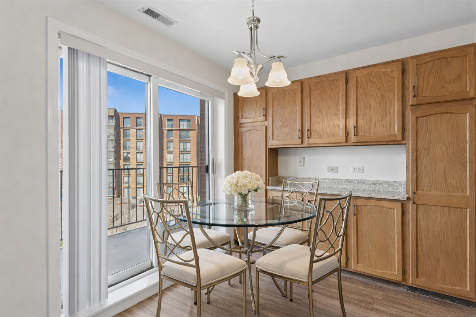 127 Acacia Circle #402, Indian Head Park, IL 60525