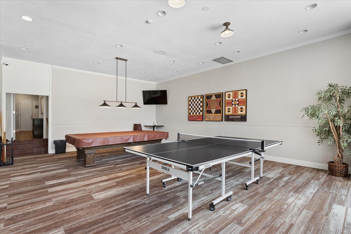 127 Acacia Circle #402, Indian Head Park, IL 60525