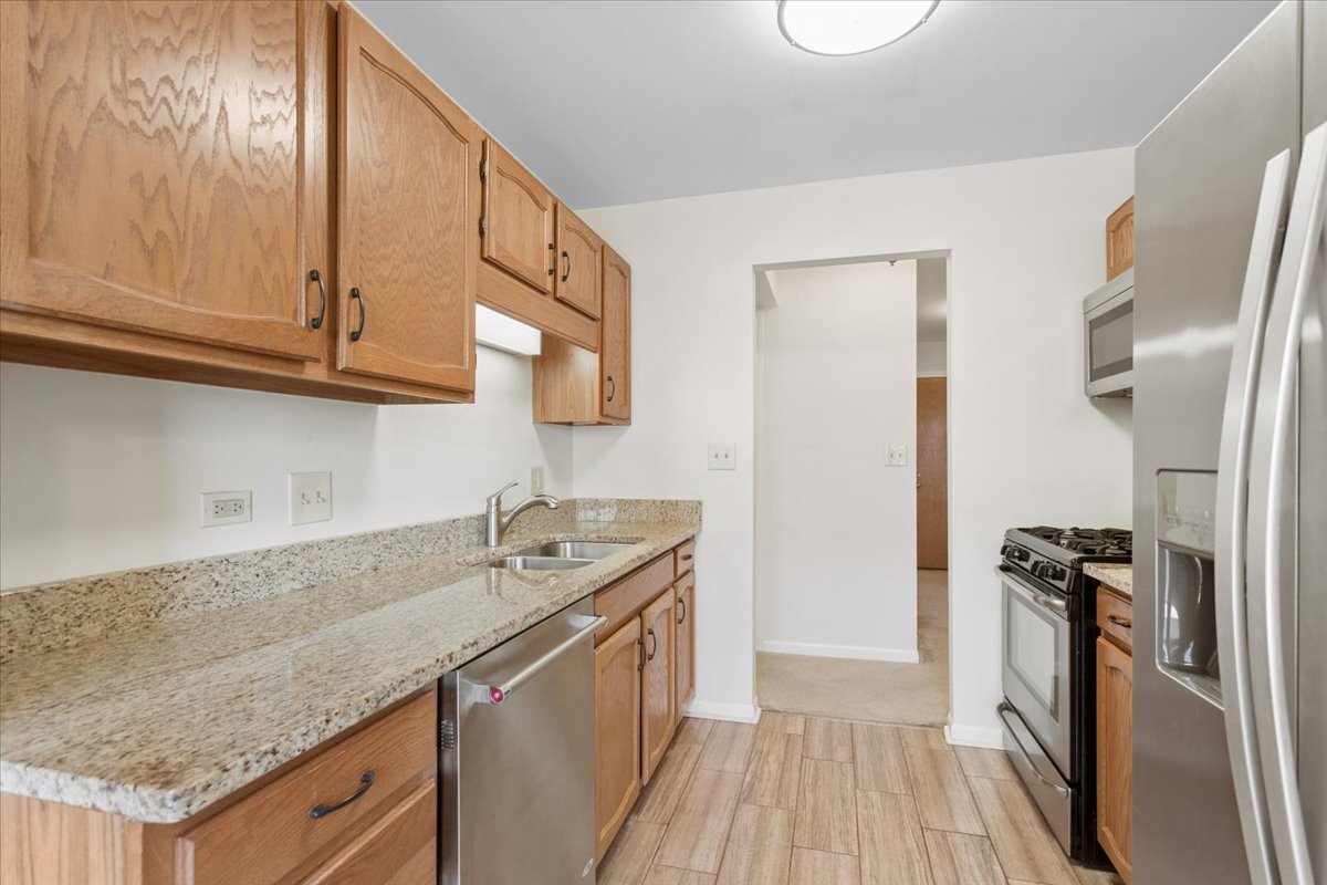 127 Acacia Circle #402, Indian Head Park, IL 60525