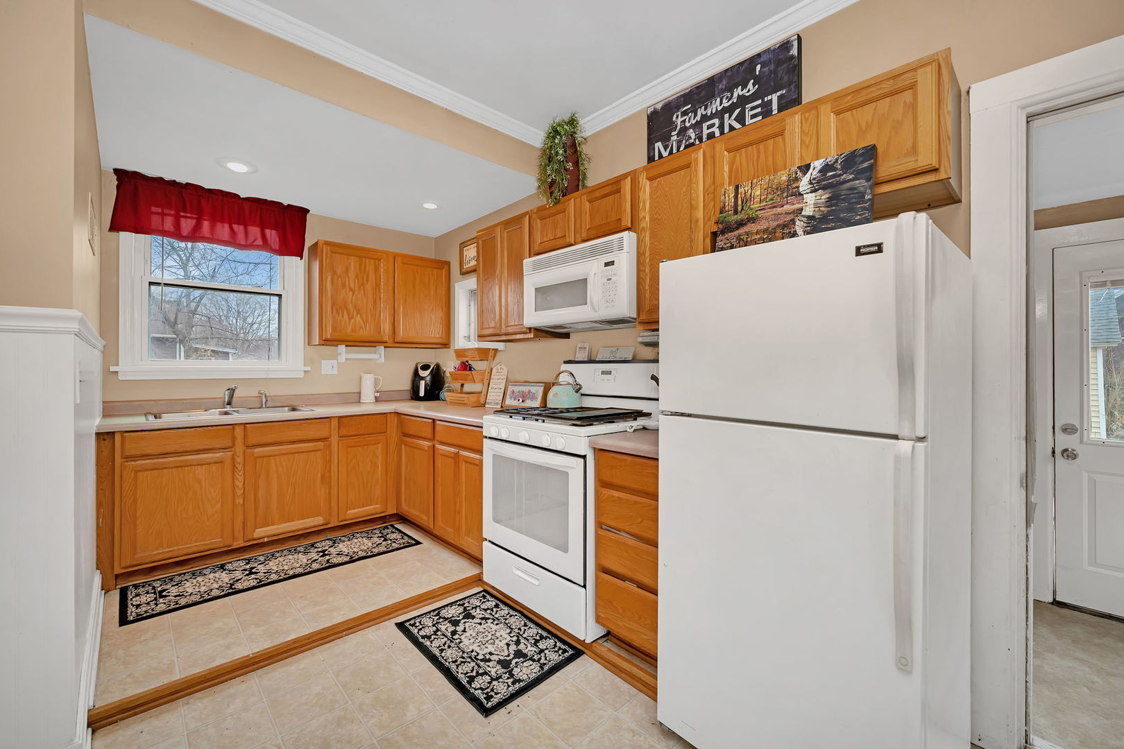 565 E Norris Drive, Ottawa, IL 61350